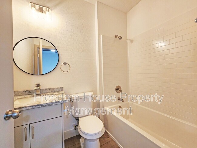 Building Photo - 1340 Arrowhead St