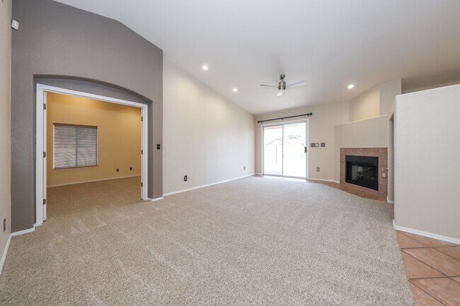 Building Photo - 2921 River Creek Pl