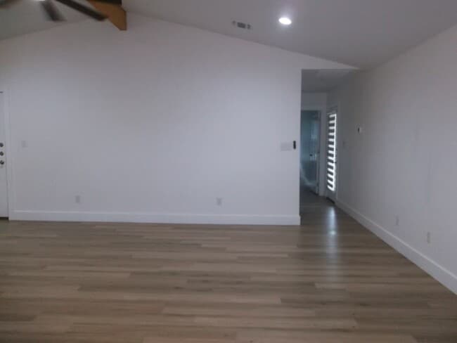 Building Photo - 240 Pin Oak Way N