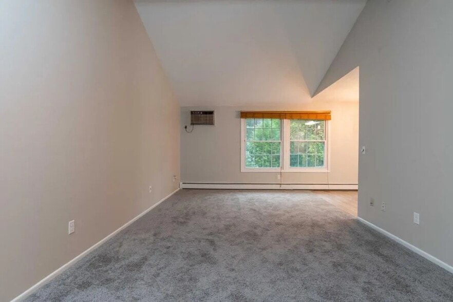 Building Photo - 4536 Cedar Lake Rd S