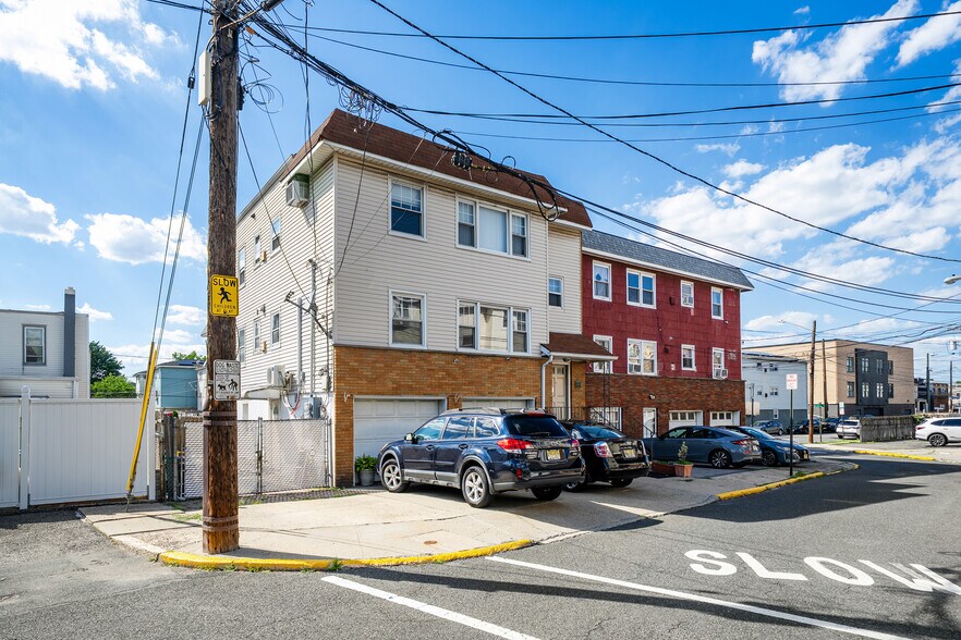 Building Photo - 4007 Gehr Pl