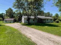 Building Photo - 13928 Parent Rd