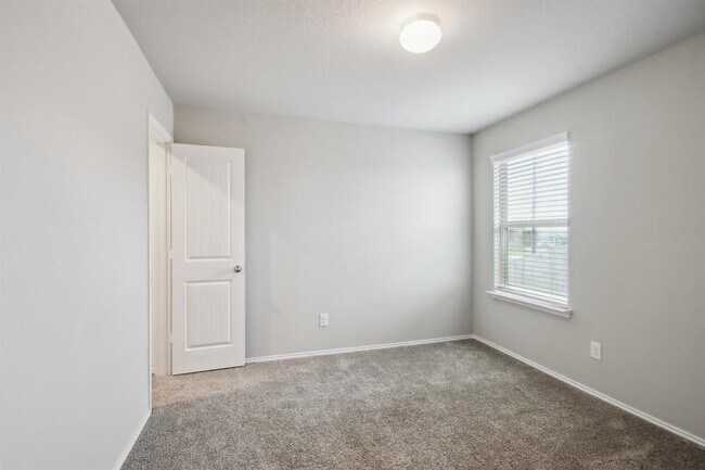 Building Photo - 8414 Aster Gln Wy