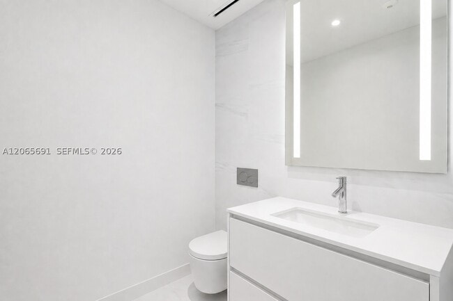 Building Photo - 300 Biscayne Blvd