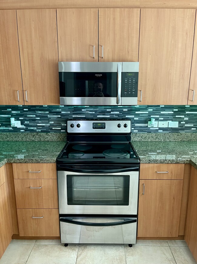 Building Photo - 1080 Park Blvd