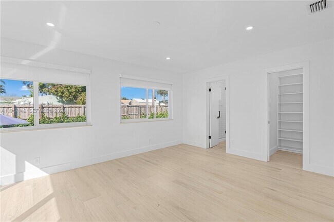 Building Photo - 1116 N 31st Ave