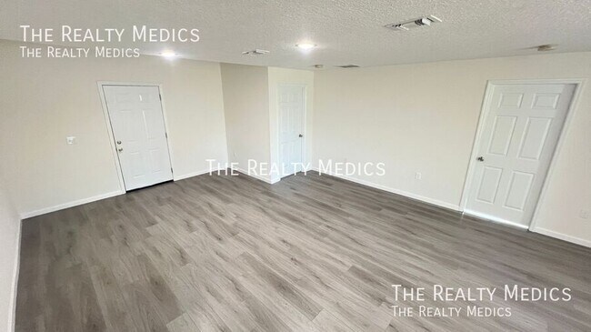 Building Photo - 1242 Halber Ave NW