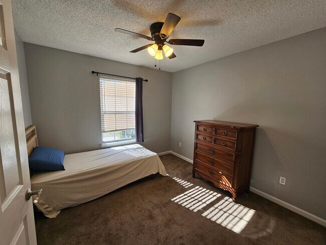 Building Photo - 2428 Beechnut Ln