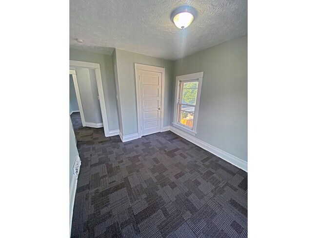 Building Photo - Little Bohemia 4 bedroom home