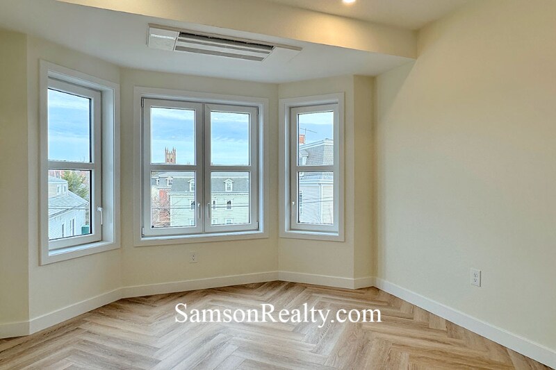 Building Photo - 381 Wickenden St