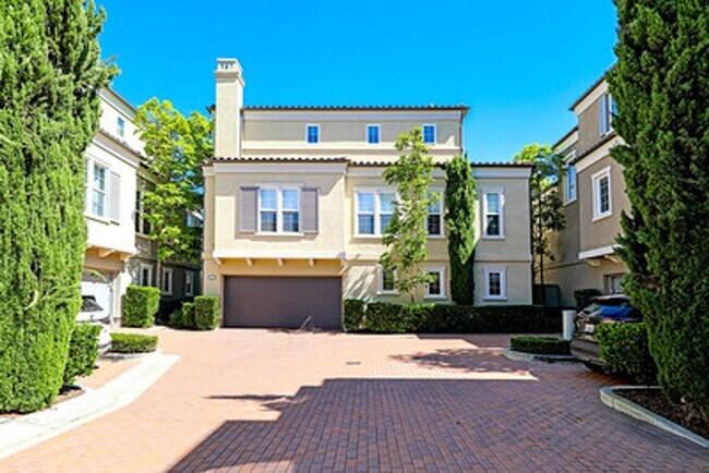 Building Photo - Three bedroom located in Newport Coast com...