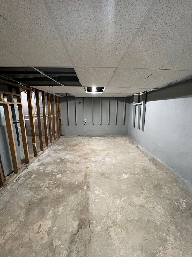 Building Photo - Beautiful 3 Bedroom 1 Bathroom in Penn Hil...