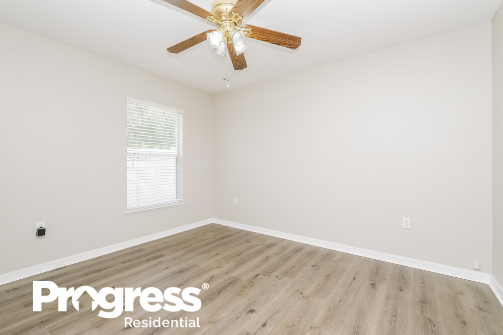 Building Photo - 927 Brenton Leaf Dr