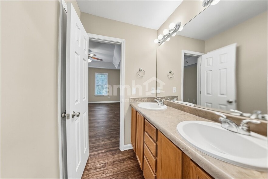 Building Photo - 137 Tuscarora Ln
