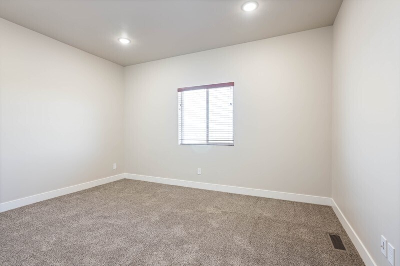 Building Photo - 280 W 2100 N