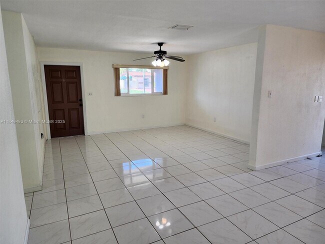 Building Photo - 845 NW 199th St