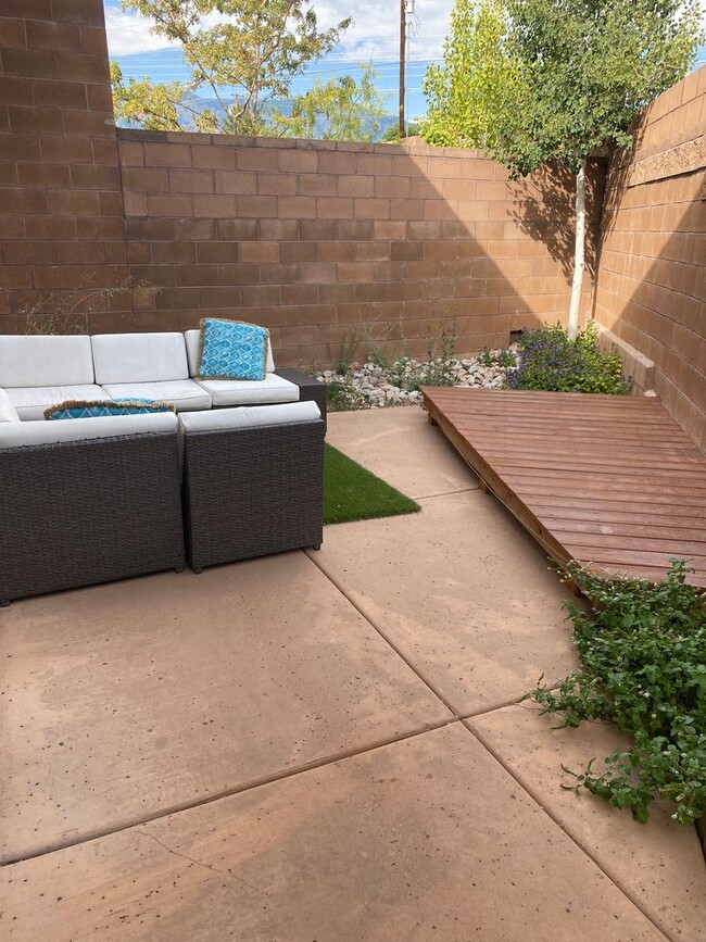Building Photo - Contemporary 2 Bedroom, 2.5 Bath townhouse...