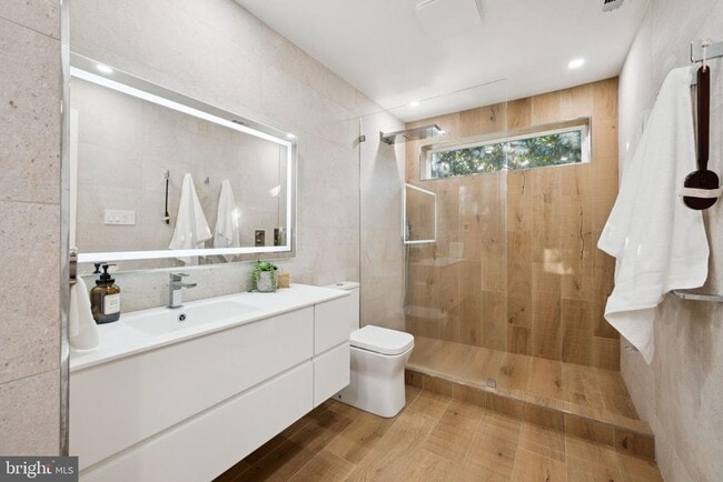 Building Photo - 6 Spring Hill Ct