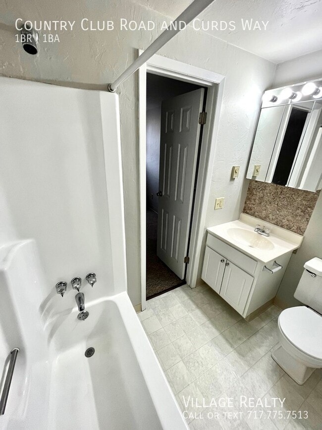 Building Photo - 681 Country Club Rd