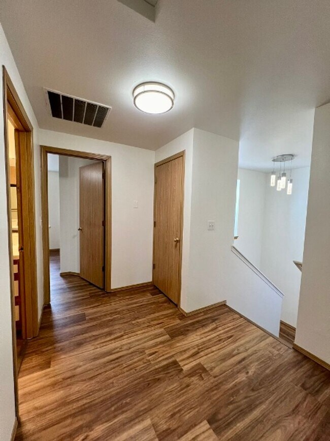 Building Photo - 3BD Townhome