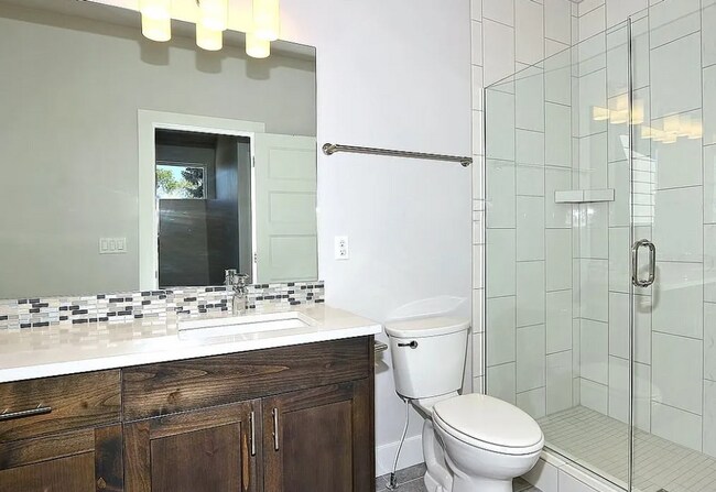 Building Photo - 2805 W Pleasanton Ave