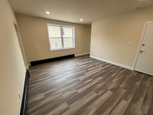 Building Photo - 955 E Main St