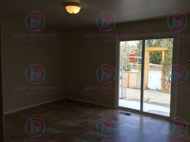 Building Photo - Beautiful 3BR 2 Bath home with RV Parking!!!!!! $1000.00 off Move In!