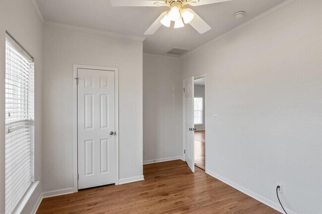 Building Photo - 289 Heatherwood Dr
