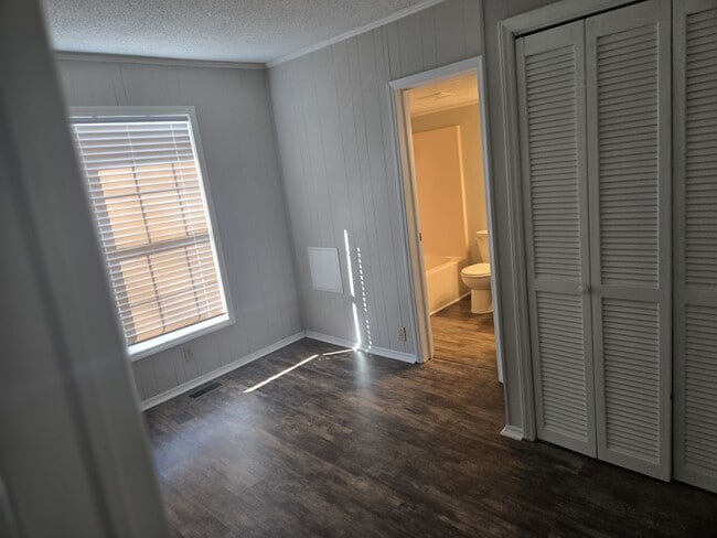 Building Photo - 503 N Chapel St