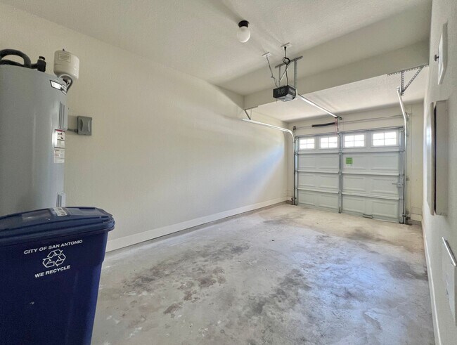Building Photo - Spacious Townhome with a Private Backyard & No Rear Neighbors!