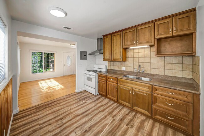 Building Photo - 654 Patterson-