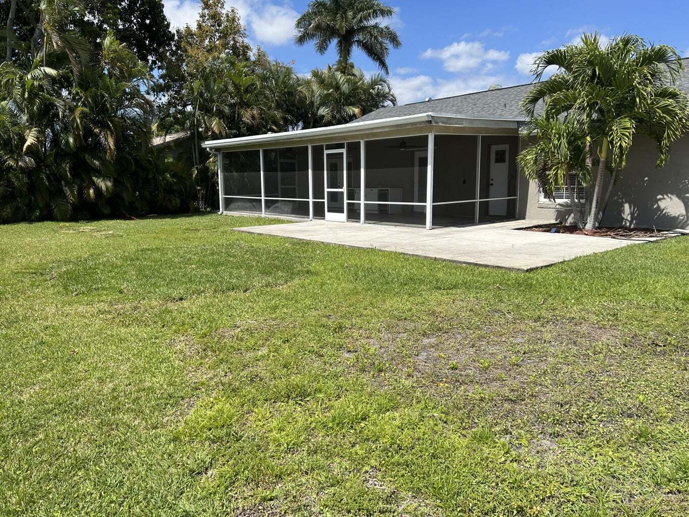 Building Photo - 1379 Pinetta Cir