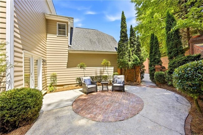 Building Photo - 1390 Tennis Ct Pl