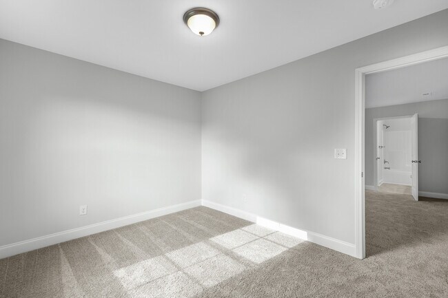 Building Photo - 207 Taunton St