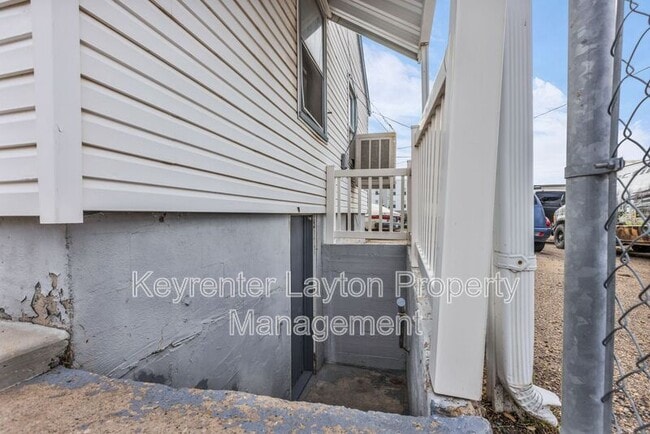 Building Photo - 12 S Lakeview Dr