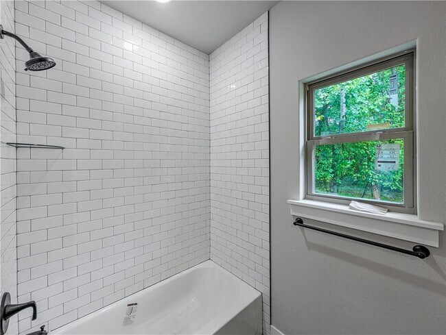 Building Photo - 10 Olmsted Cir