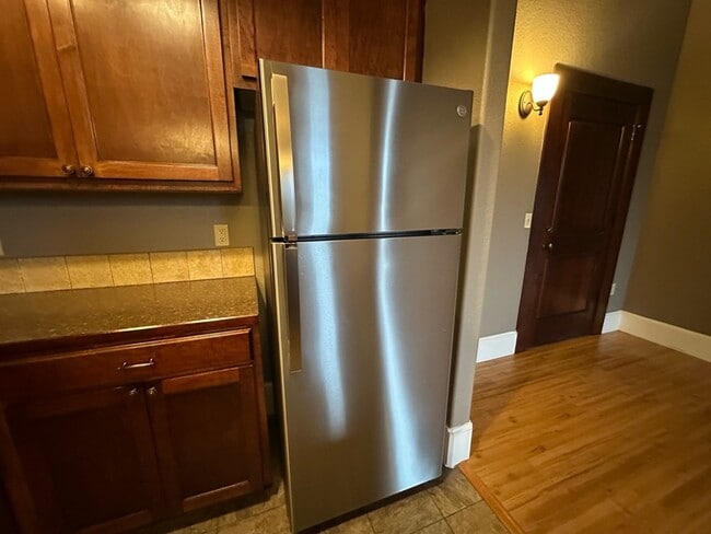 Building Photo - 201 E Main St