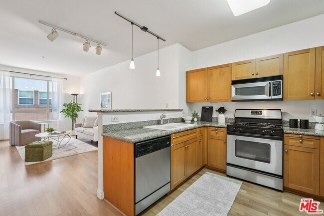 Building Photo - 100 S Alameda St