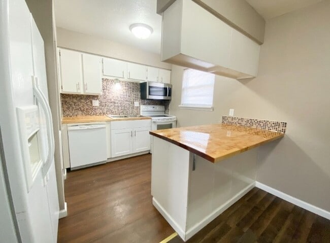 Building Photo - Italian Estates Property Management