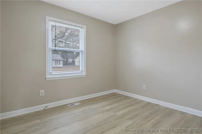Building Photo - 929 Hollydale Ln