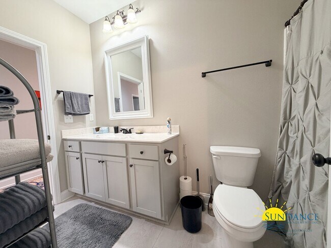 Building Photo - Stunning Shalimar 4 Bedroom / 3 Full Bathroom Home with Solar Energy Efficiency!