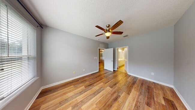 Building Photo - Spacious 2Bed/ 2Bath Condo With Office and 1-Car Garage - Bartram Park - Available NOW!