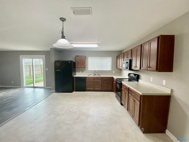Building Photo - 3129 Lakeland Dr SW
