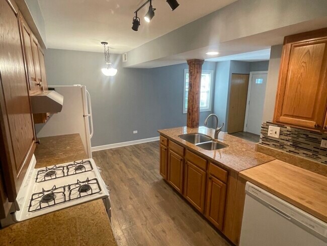 Building Photo - 1202 Spur Ct
