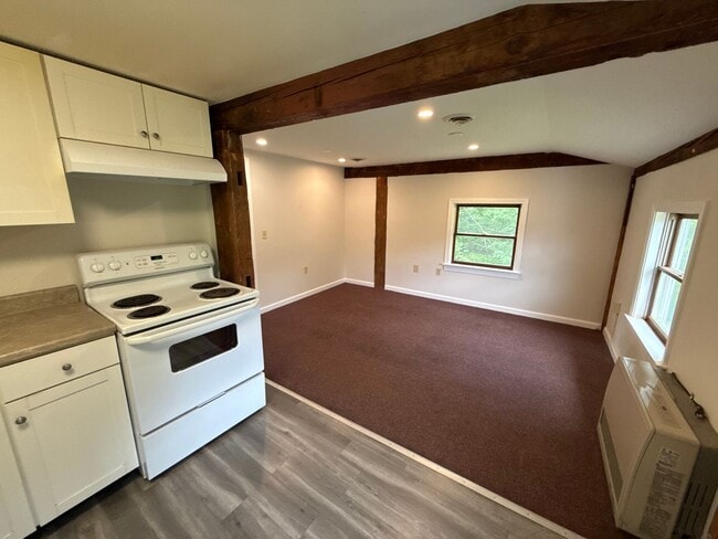 Building Photo - Updated 2BR Apartment | Electric Included | Easy Route 16 Commute