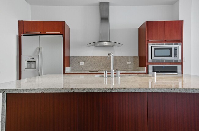 Building Photo - 6th Floor 2-Bedroom Condo with Stunning La...