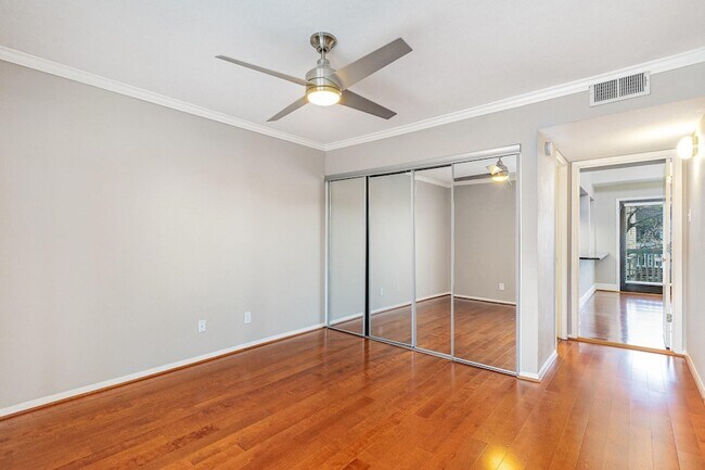 Building Photo - 5934 Sandhurst Ln