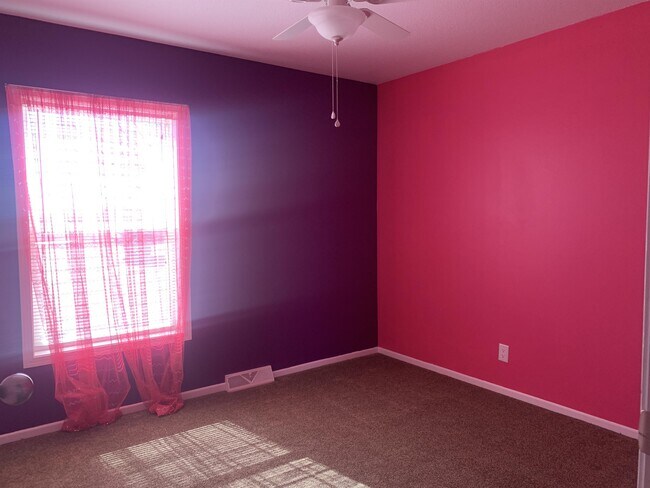 Building Photo - 3838 Sunny Glen Ln