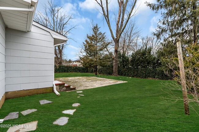 Building Photo - 1230 Dove St