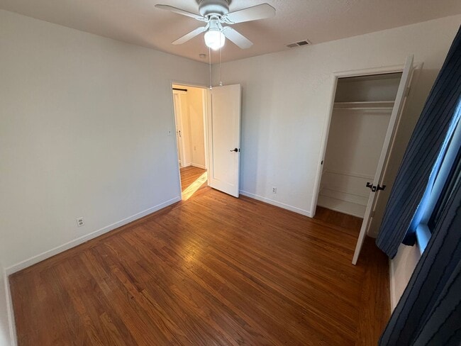 Building Photo - 3 Bed / 1.5 Bath | Thornwood Terrace Home Available Now